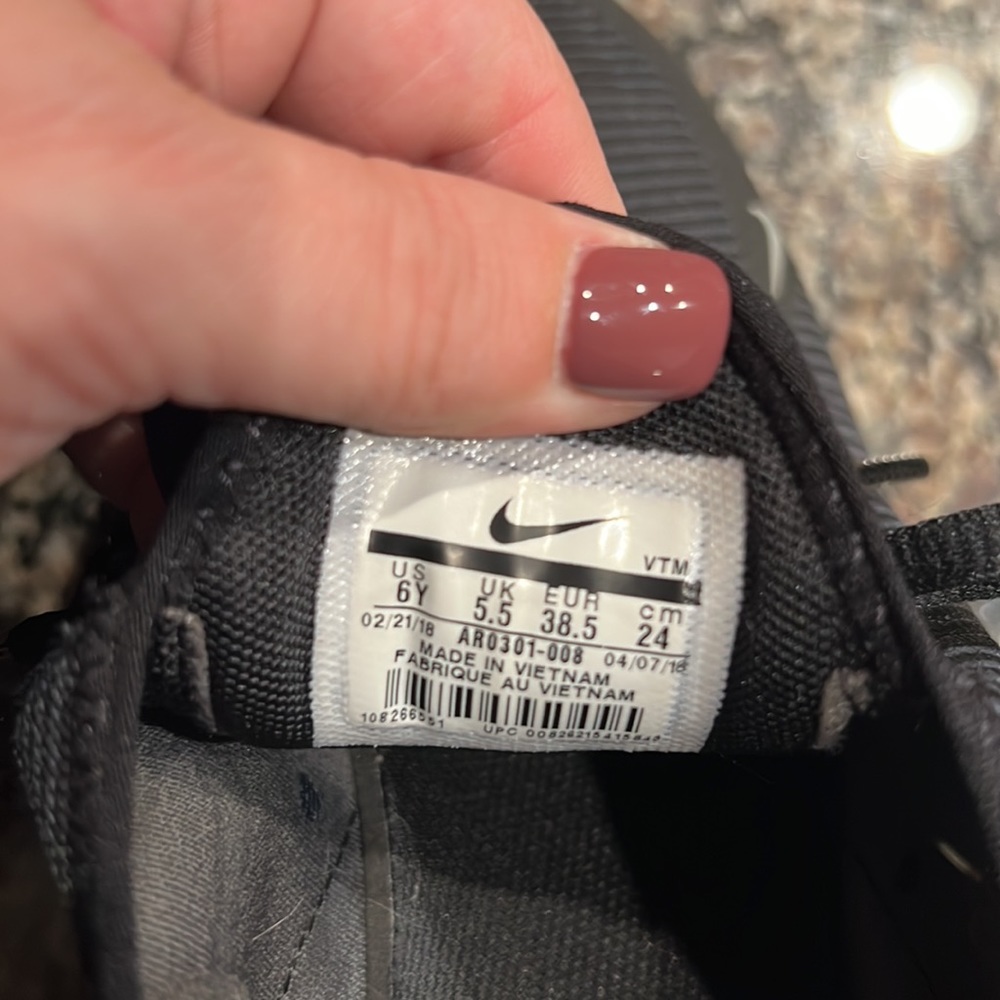 Nike AirMax 270 - Picture 5 of 5